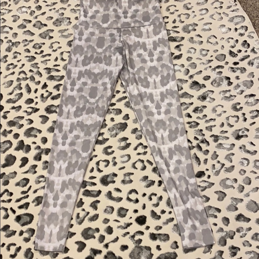 Onzie leopard print full length leggings